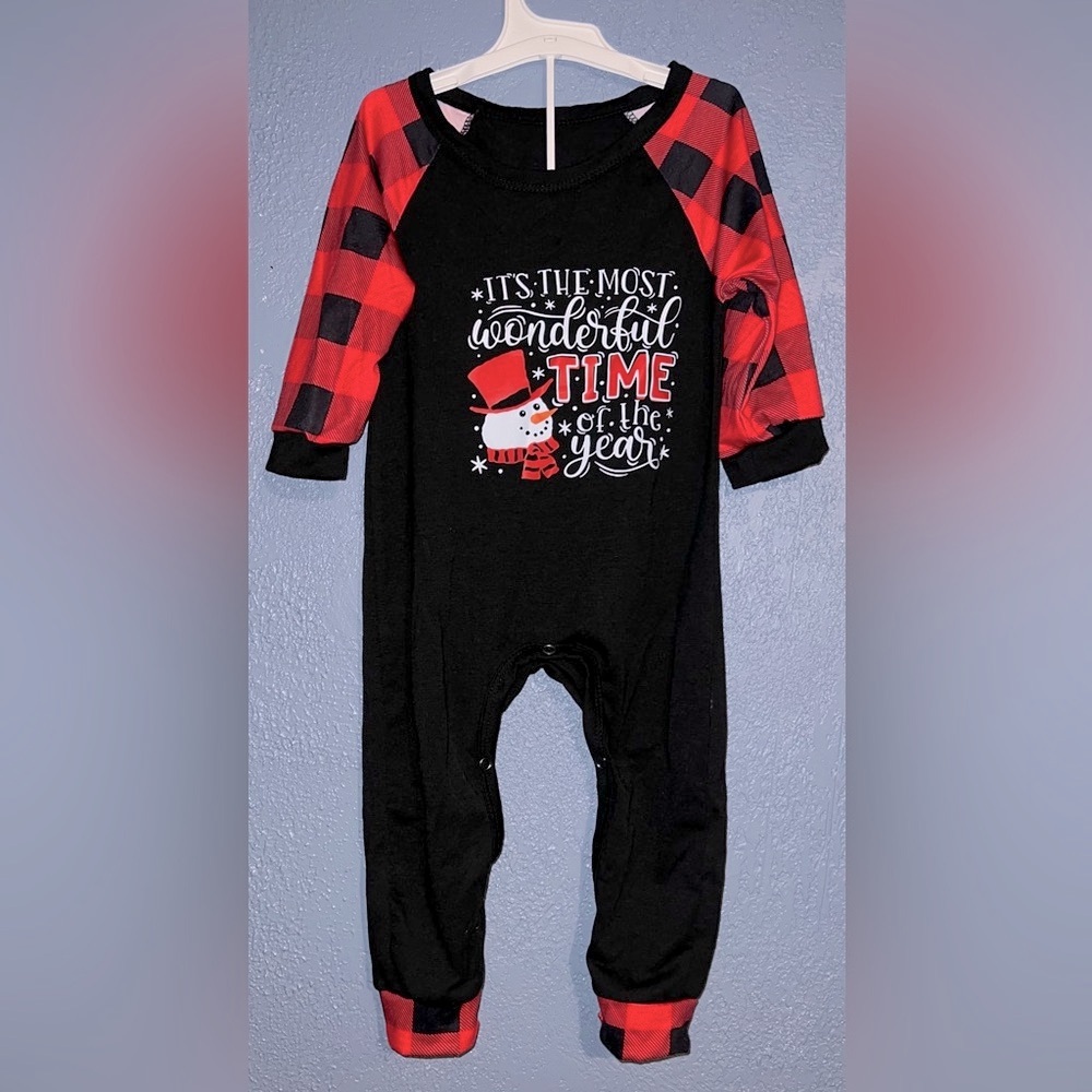 NWOT Festive Holiday Snowman Onesie 🩶